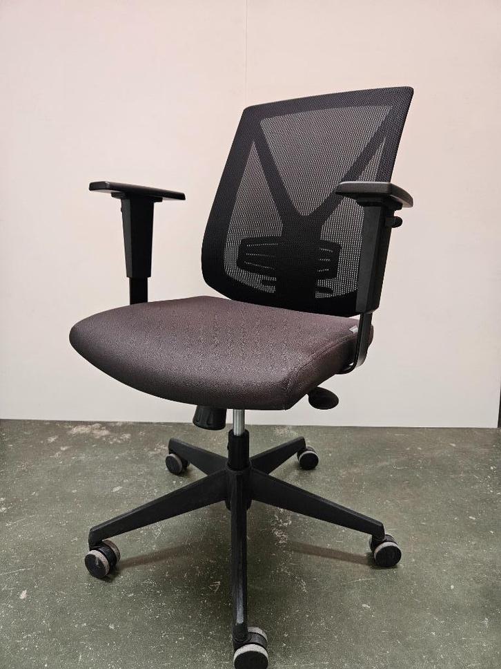 Karl Realspace ergonomische bureaustoel, Huis en Inrichting, Fauteuils, Gebruikt, Kunststof, Metaal, Stof, Overige materialen