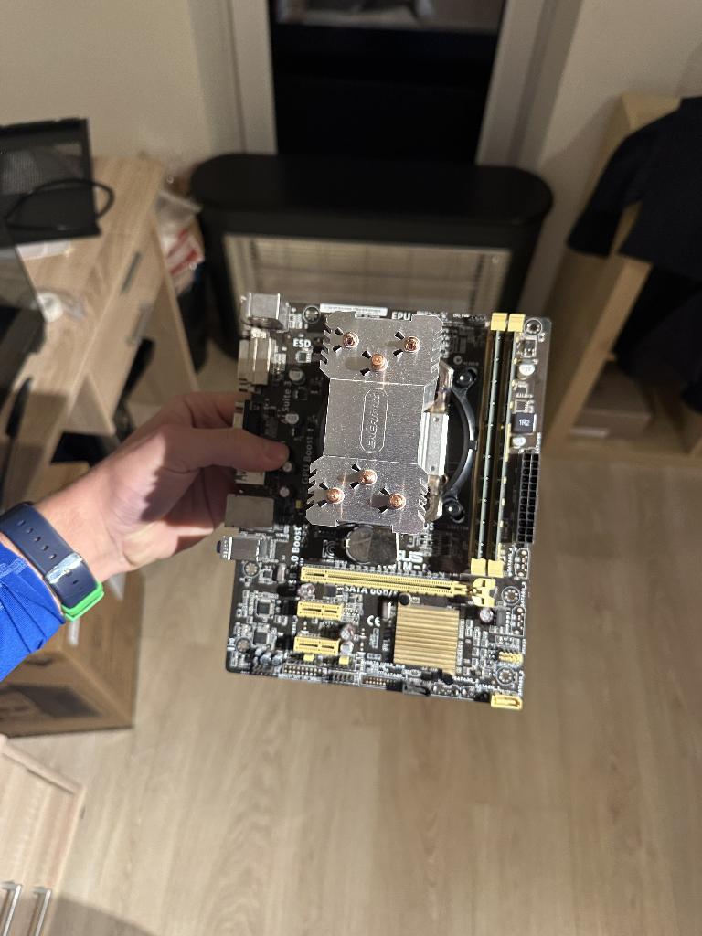 SUS B85M-G + CPU Intel + 8 Go DDR3 + ventirad Enermax, Informatique & Logiciels, Cartes mères, Reconditionné, Intel, DDR3, Envoi