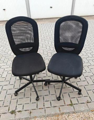 Gratis 4 bureaustoelen beschikbaar voor biedingen