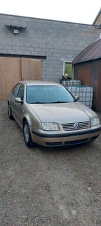 VW Bora 1.6 16V, Boîte manuelle, 1200 kg, Berline, Tissu