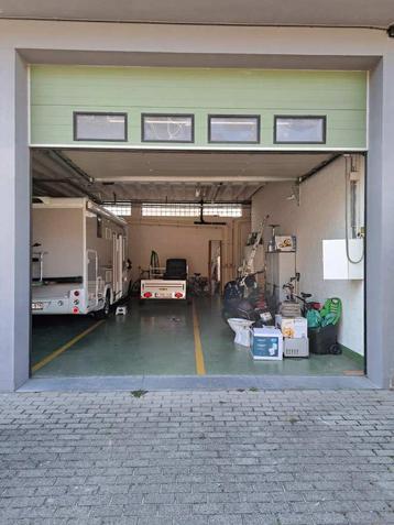 Grote dubbele garage te koop te Mariakerke beschikbaar voor biedingen