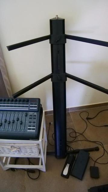 keyboard statief (2 keyboards) beschikbaar voor biedingen