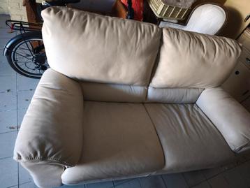 Salon relax  beschikbaar voor biedingen