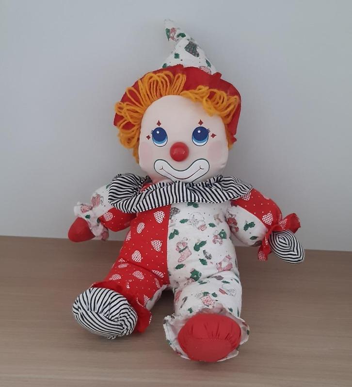 Een knuffel: Clown met kerstpakje - 50cm, Kinderen en Baby's, Speelgoed | Knuffels en Pluche, Gebruikt, Ophalen of Verzenden