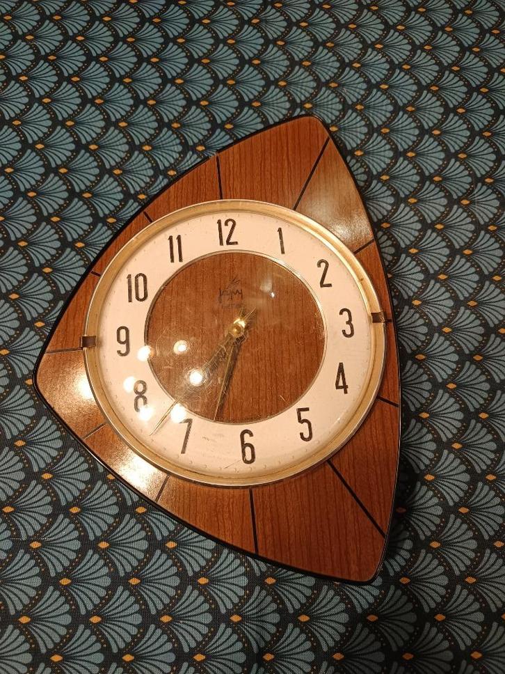 Vintage wandklok jaren 70 formica, Huis en Inrichting, Woonaccessoires | Klokken, Gebruikt, Wandklok, Analoog, Verzenden