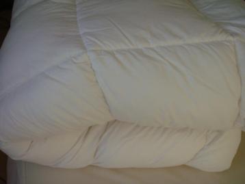 Couette Star. Marque "Belle Literie".Dim:140 x 200cm beschikbaar voor biedingen