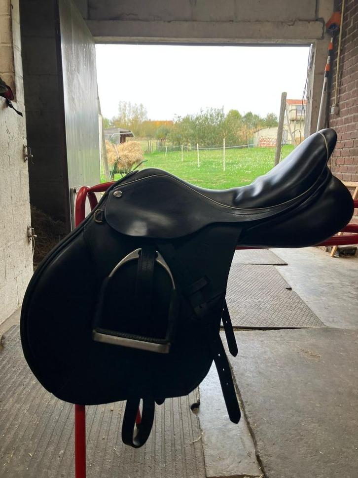 Springzadel Dirk Demeersman - 17 inch, Dieren en Toebehoren, Paarden en Pony's | Zadels, Gebruikt, Springen, Ophalen