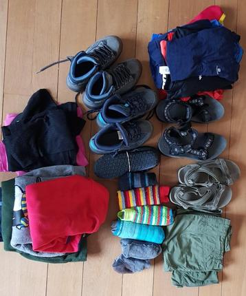 Trekkingkleding en -uitrusting voor kinderen (6 - 12 jaar). beschikbaar voor biedingen