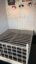 Bedframe + lattenbodem ikea leirvik, Enlèvement, Utilisé, Blanc, Deux personnes
