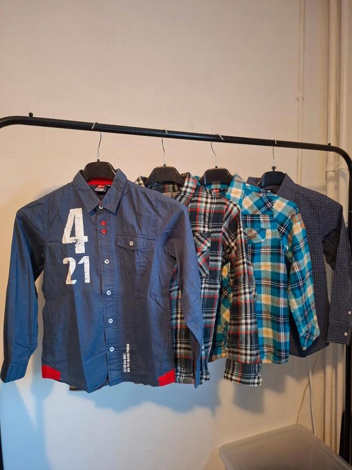 Set 4 blouses maat 128 geruit en effen, Enfants & Bébés, Vêtements enfant | Taille 128, Comme neuf, Garçon, Chemise ou Chemisier