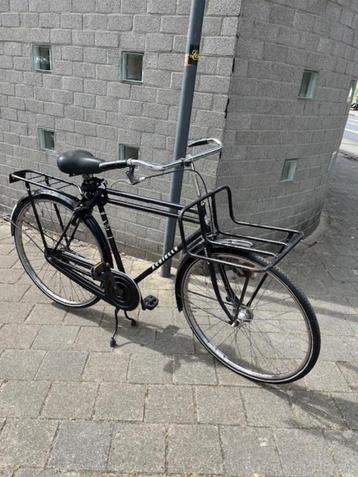 Opa fiets met voordrager beschikbaar voor biedingen