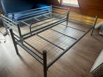 Deux lits avec matelas / possible de les superposer, Maison & Meubles, Enlèvement, Comme neuf