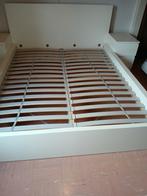 Bed, lattenbodem, nachtkastjes, matra en matrasbeschermer, Comme neuf, Enlèvement, 200 cm, Deux personnes