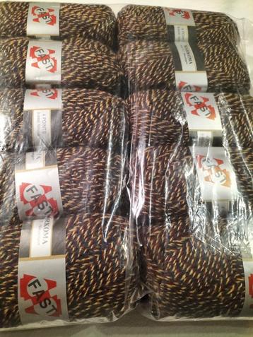 Bal van Fast wool in gevlekte kleur (10 ballen). beschikbaar voor biedingen