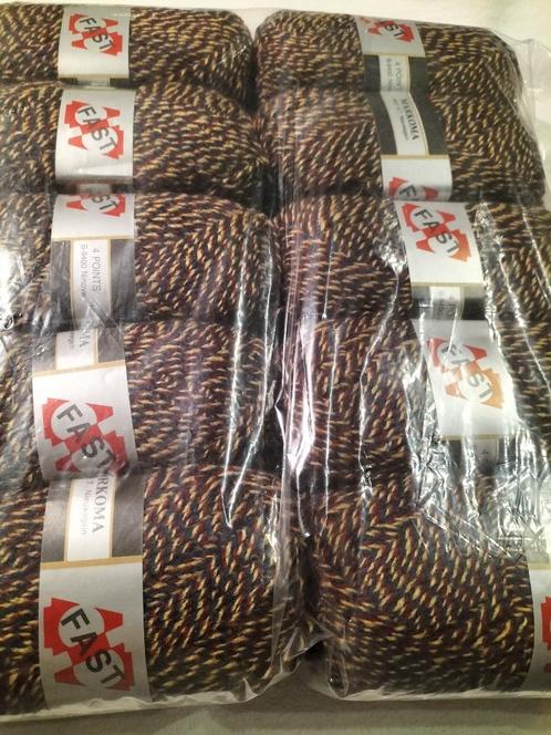 Bal van Fast wool in gevlekte kleur (10 ballen)., Hobby en Vrije tijd, Breien en Haken, Ophalen of Verzenden