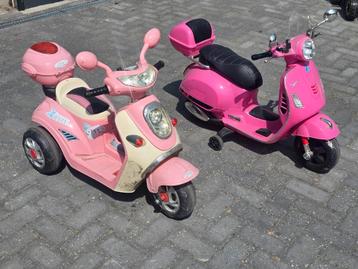 2x elektrische speelgoed motor € 100 euro vespa

Vespa beschikbaar voor biedingen