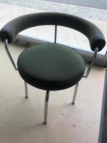 pièce authentique vintage en feutre vert LC9 le corbusier disponible aux enchères