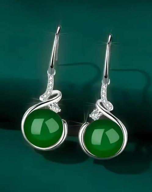 Oorbellen met groene jade 04014OOr, Handtassen en Accessoires, Oorbellen, Nieuw, Hangers, Overige materialen, Groen, Verzenden