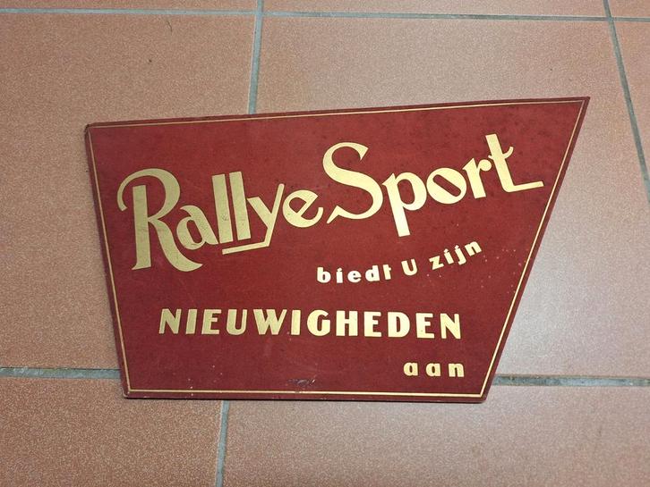 Plaque publicitaires vintage Rallye Sport casquettes, Collections, Marques & Objets publicitaires, Utilisé, Panneau publicitaire