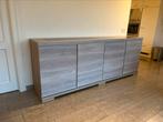 Modern dressoir met houtlook, Huis en Inrichting, Kasten | Dressoirs, Ophalen, 200 cm of meer, Overige houtsoorten, 50 tot 75 cm