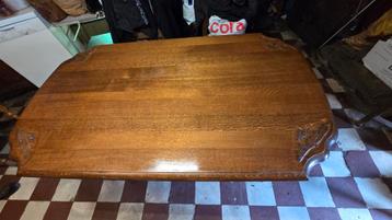 Oude eiken tafel beschikbaar voor biedingen