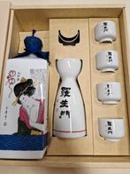 Sake fles met kopjes en serveerkan, Enlèvement ou Envoi