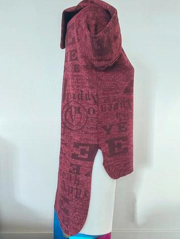 Korte trui aan de voorkant, lang aan de achterkant beschikbaar voor biedingen