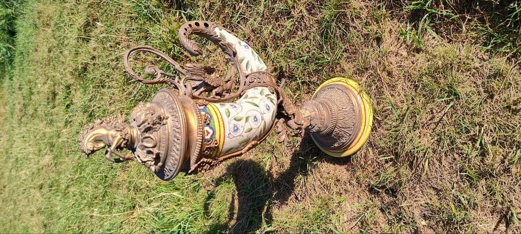 Hoorn van overvloed (Porselein en brons), Ophalen