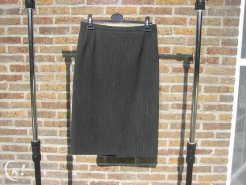 Rechte grijze gevoerde rok m 40, Kleding | Dames, Rokken, Zo goed als nieuw, Ophalen of Verzenden