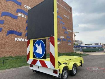 TRIAS - SW26U2B - Aanhangwagen met LED-signalisatiebord beschikbaar voor biedingen