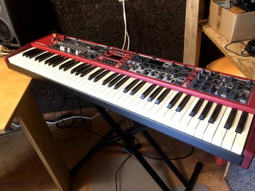 Nord Stage 4 Compact + triple pedal 2 - garantie 29 mois, Muziek en Instrumenten, Synthesizers, Zo goed als nieuw, 76 toetsen