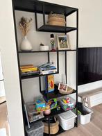 Zwarte metalen wandrek, Ophalen