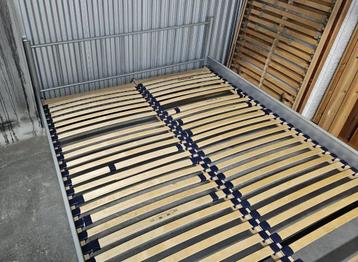 Metalen bed van 160 x 200 beschikbaar voor biedingen