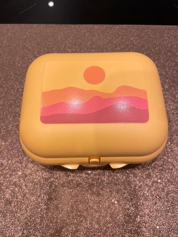 Medium snackdoos tupperware beschikbaar voor biedingen