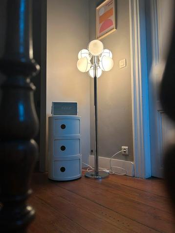 Space age vloerlamp in chroom met opaline bollen - ‘70 beschikbaar voor biedingen