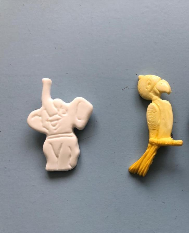 Broche kunststof papegaai , olifant broches dier vogel, Handtassen en Accessoires, Broches, Zo goed als nieuw, Overige materialen
