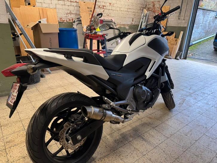 Honda NC750X black-white in topstaat, lage km stand + extras, Motoren, Motoren | Honda, Particulier, Sport, meer dan 35 kW, 2 cilinders