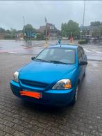 Auto.....Kia Rio 1.3 km 132000. Bouwjaar 2003, Auto's, 4 deurs, Achterwielaandrijving, Blauw, Bruin