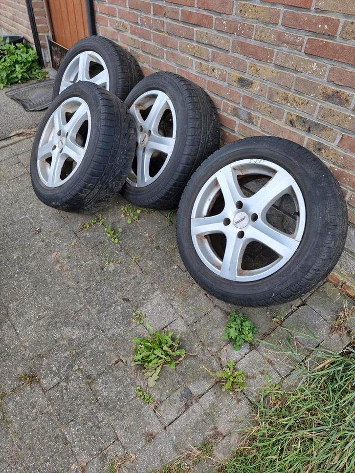 Set winterbanden op alu velgen, 4 gaten, Auto-onderdelen, Banden en Velgen, Velg(en), Winterbanden, Ophalen