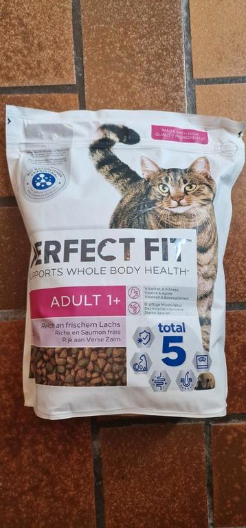 Croquettes pour chat Perfect Fit Adult 1+ Saumon 2X1,4kg beschikbaar voor biedingen