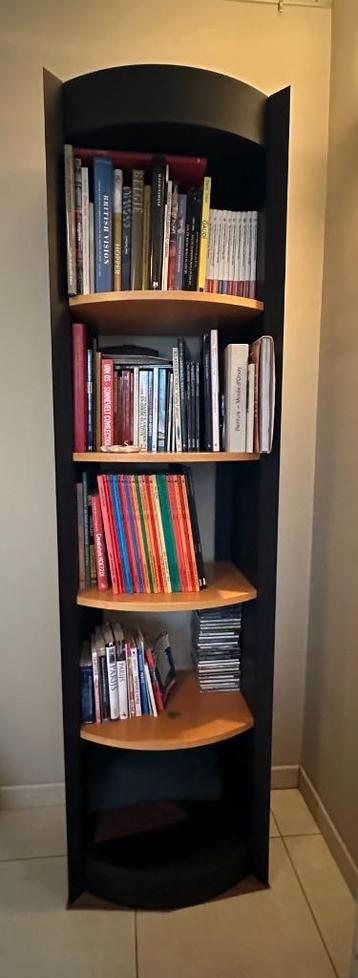 boekenkast + roltafel-barmeubel beschikbaar voor biedingen