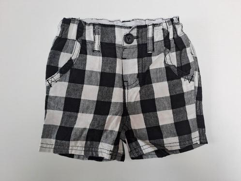 Mt 86 Wit zwart geruite short, Kinderen en Baby's, Babykleding | Maat 86, Gebruikt, Jongetje, Broekje, Ophalen of Verzenden