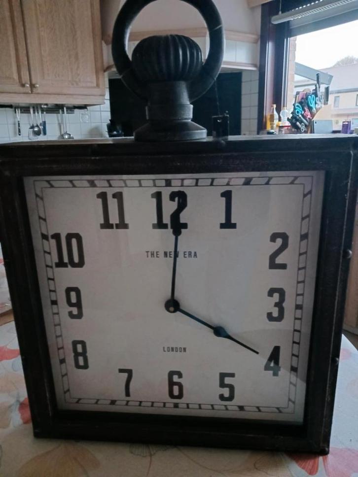 Klok, Huis en Inrichting, Woonaccessoires | Klokken, Zo goed als nieuw, Ophalen