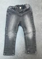 H&M - zwarte jeansbroek (maat 86), Kinderen en Baby's, Babykleding | Maat 86, Ophalen, Gebruikt, Broekje, Jongetje of Meisje