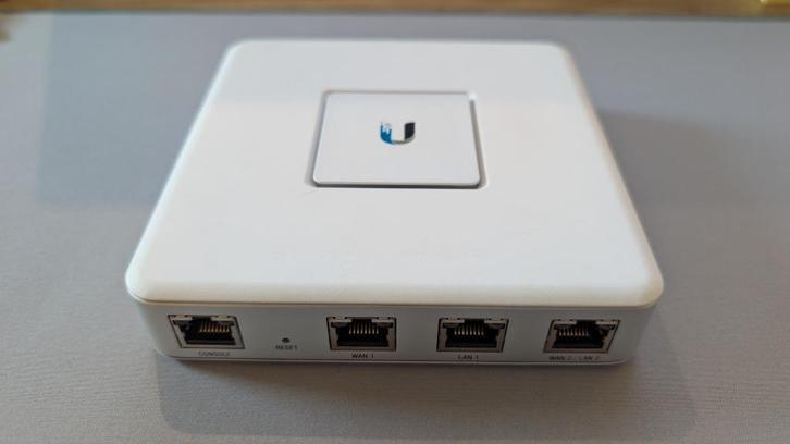USG - Firewall - Ubiquiti, Computers en Software, Netwerk switches, Gebruikt, Ophalen of Verzenden