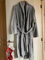Nieuwe grijze dames badjas fleece lang - maat L / XL, Kleding | Dames, Pyjama's, Ophalen of Verzenden, Nieuw, Maat 42/44 (L)