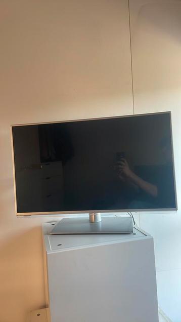 Pandonic smart tv  beschikbaar voor biedingen
