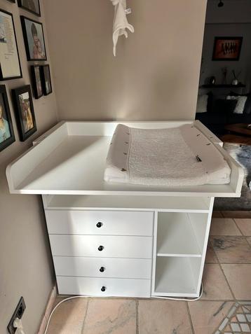 Commode Verzorgingstafel beschikbaar voor biedingen