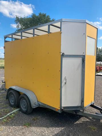 Sterke 1,5 paarden trailer beschikbaar voor biedingen