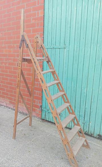 houten ladder ( schilderladder,bib ladder....) 8 treden beschikbaar voor biedingen